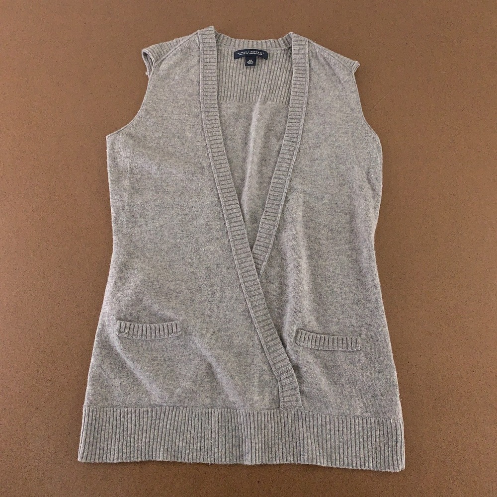 Banana Republic Women's Size XS Gray Pocketed Sleeveless V Neck Pullover Sweater
